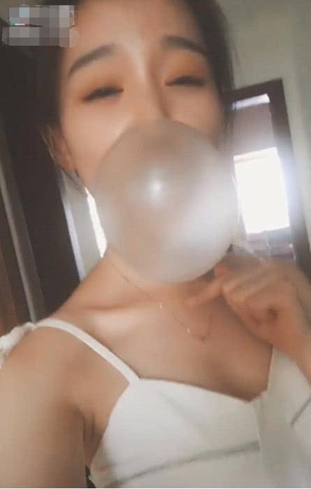 吃瓜视频女生抖音网红,揭秘网红圈幕后故事！”